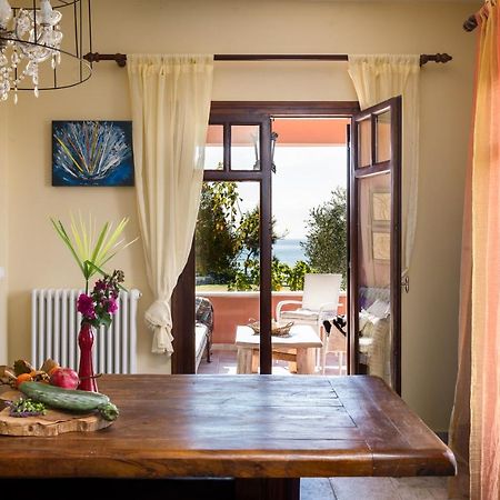 Beachfront Villa Meliti Agios Matthaios  Экстерьер фото