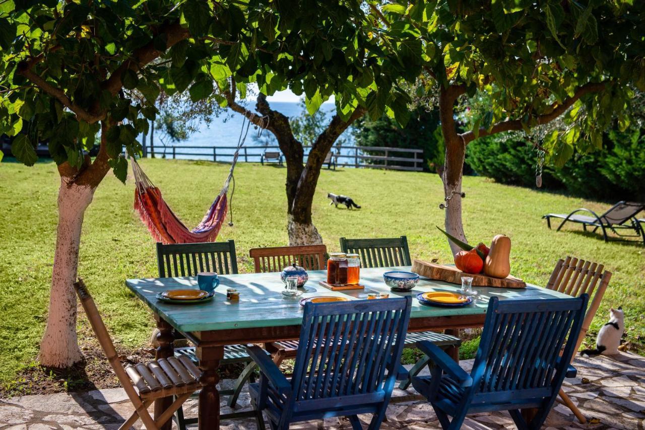 Beachfront Villa Meliti Agios Matthaios  Экстерьер фото