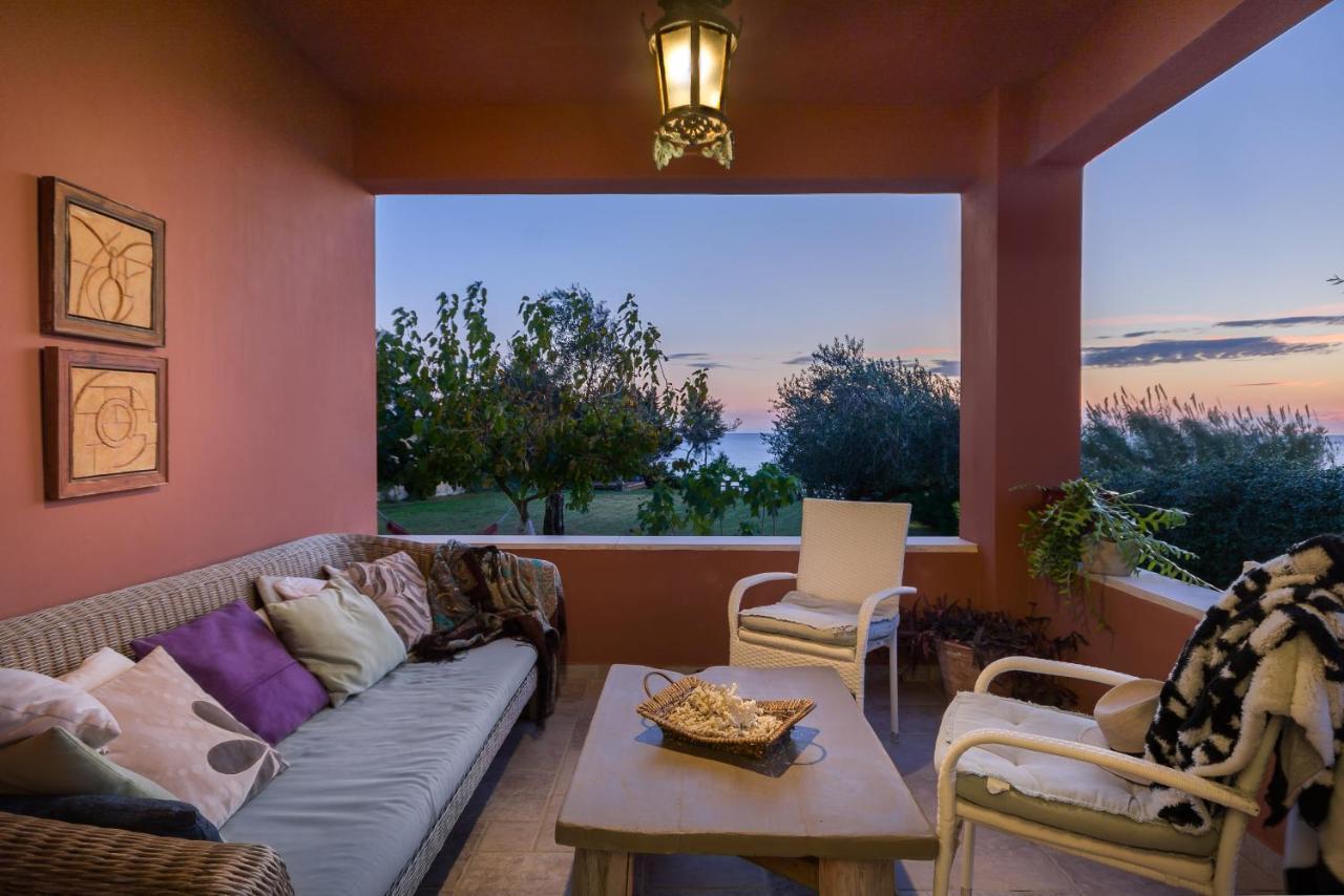 Beachfront Villa Meliti Agios Matthaios  Экстерьер фото