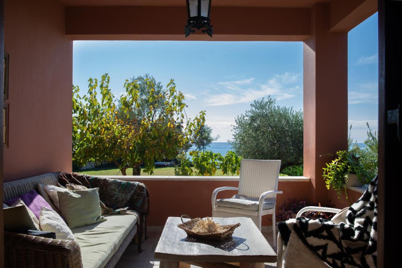 Beachfront Villa Meliti Agios Matthaios  Экстерьер фото