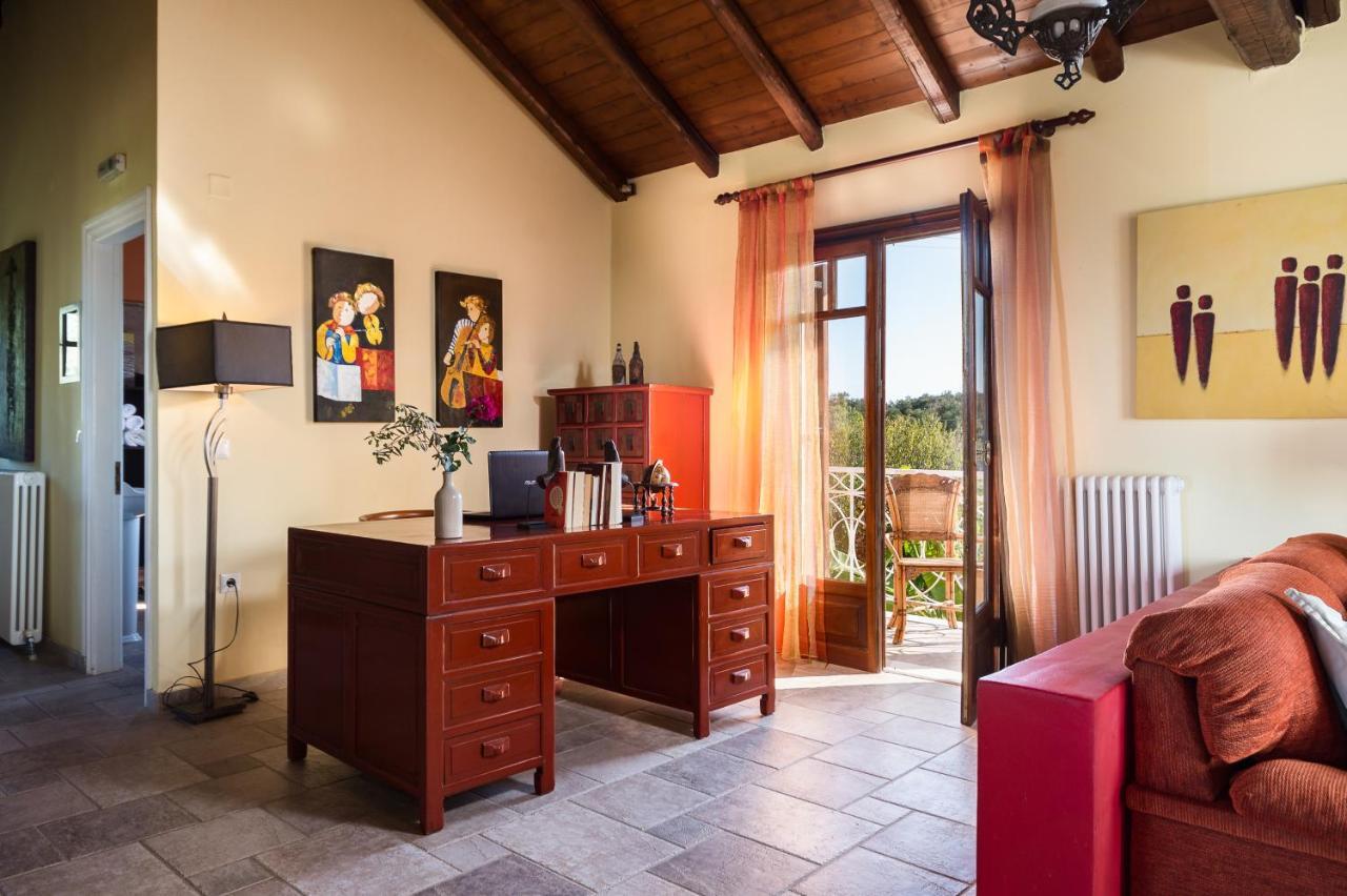 Beachfront Villa Meliti Agios Matthaios  Экстерьер фото