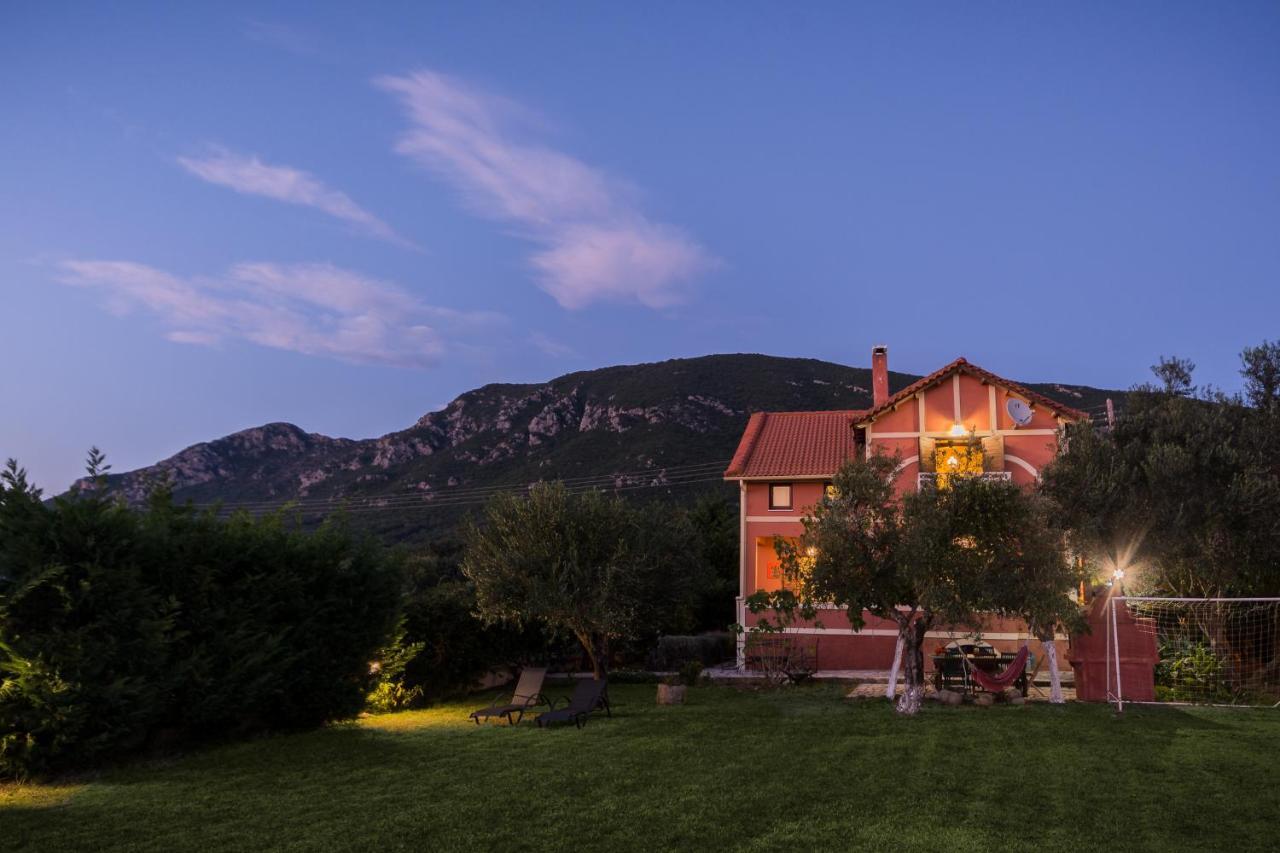 Beachfront Villa Meliti Agios Matthaios  Экстерьер фото
