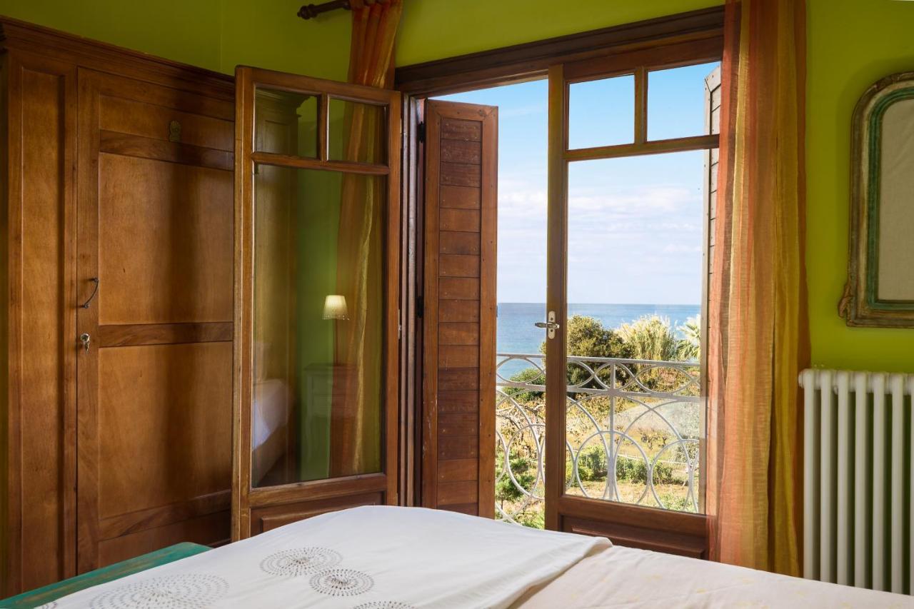 Beachfront Villa Meliti Agios Matthaios  Экстерьер фото