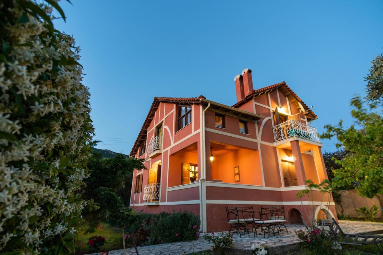 Beachfront Villa Meliti Agios Matthaios  Экстерьер фото